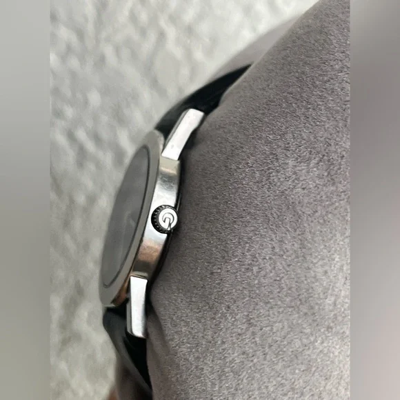 GUCCI 5200L.1 Classic Stainless Steel black Dial Women's Watch